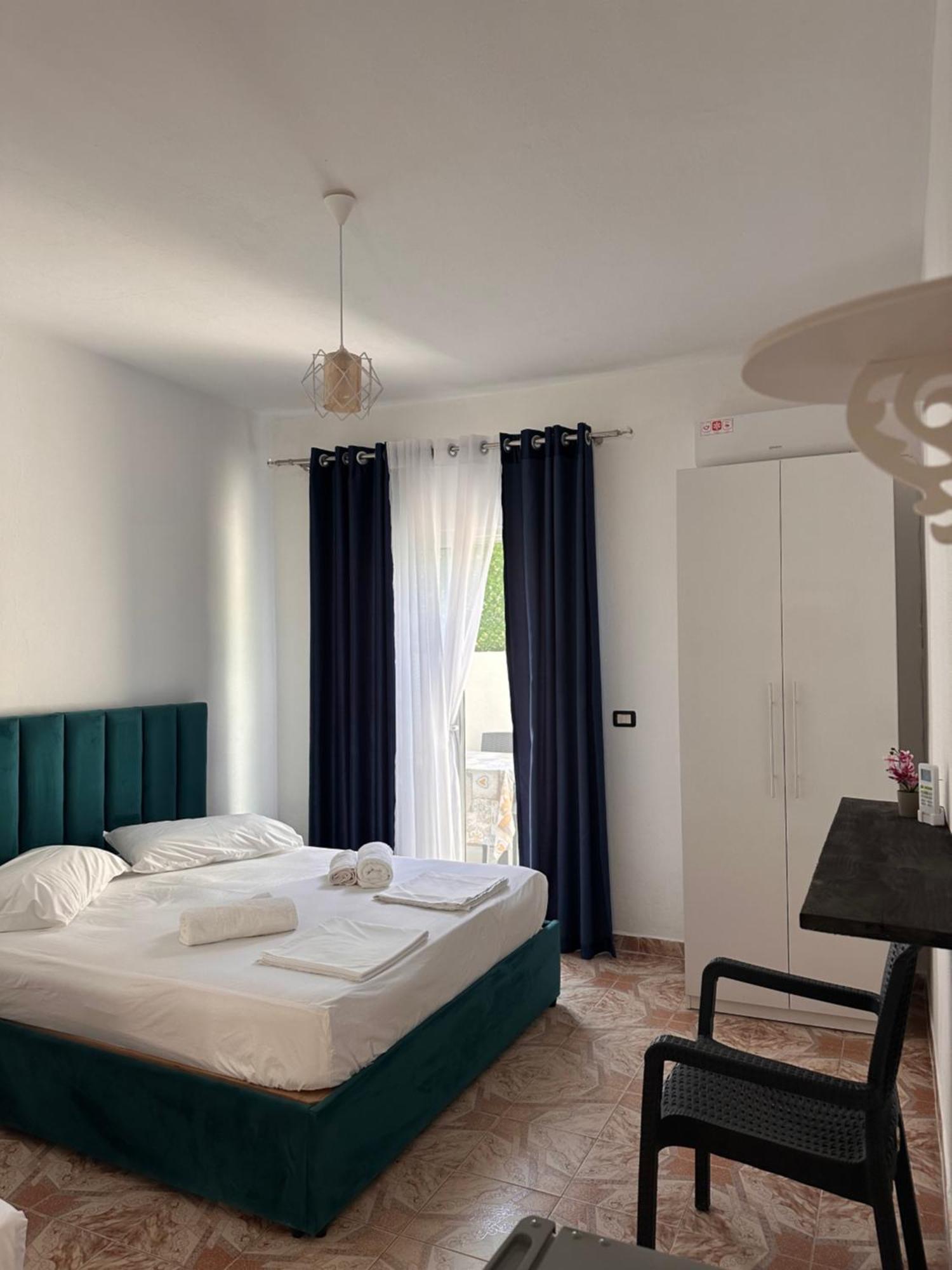 Mabel Rooms Дуррес Екстер'єр фото