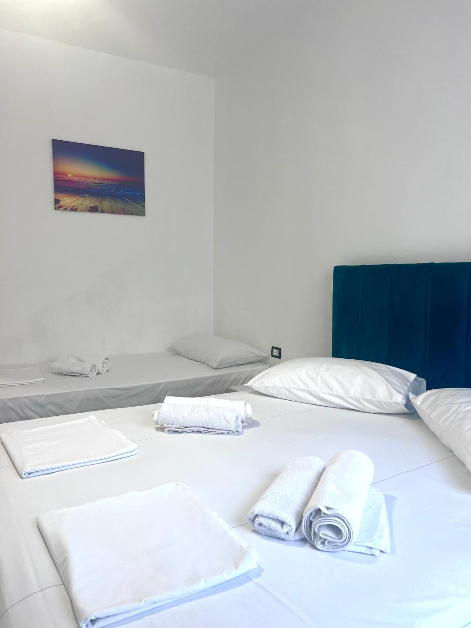 Mabel Rooms Дуррес Екстер'єр фото