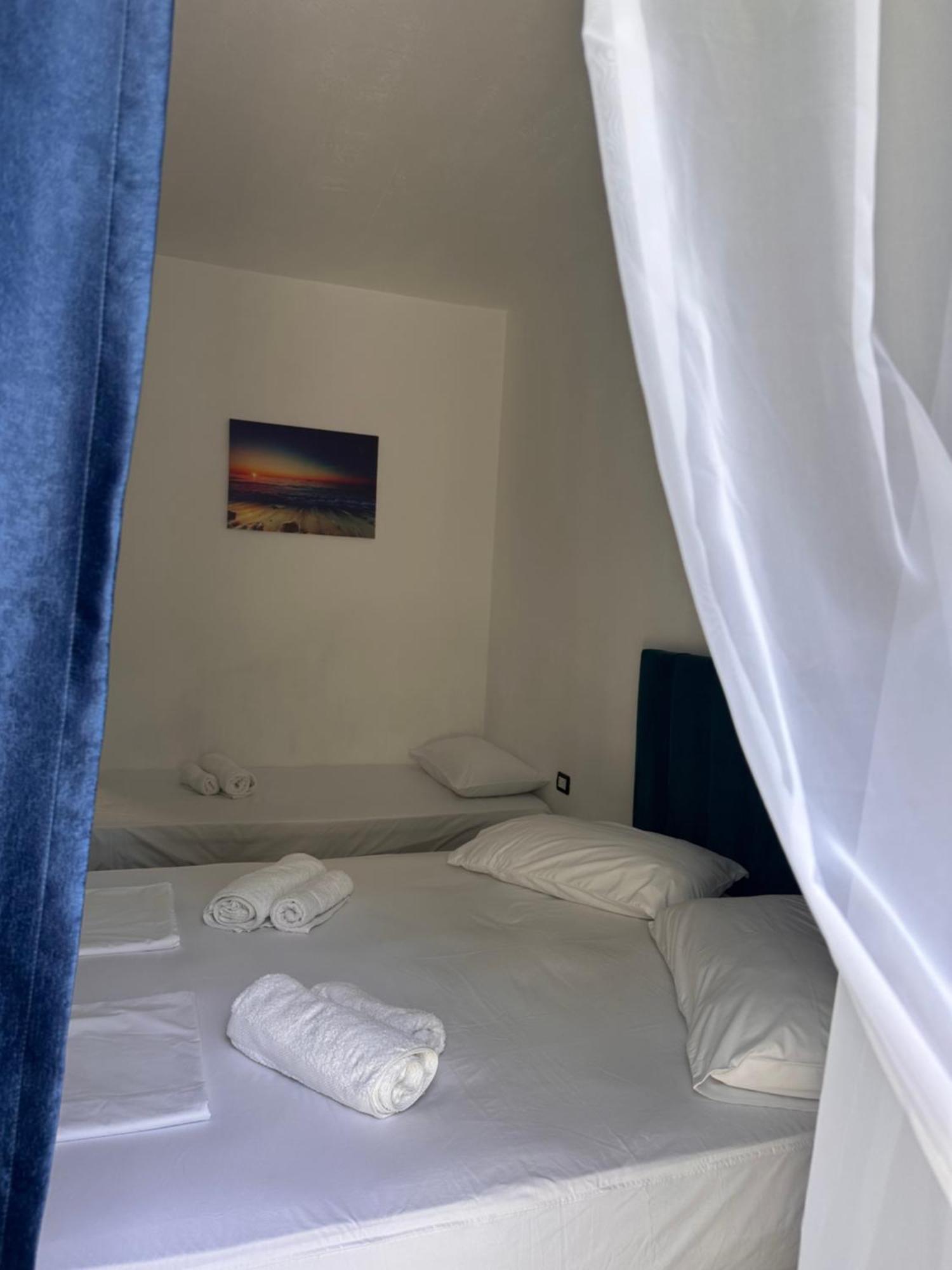 Mabel Rooms Дуррес Екстер'єр фото