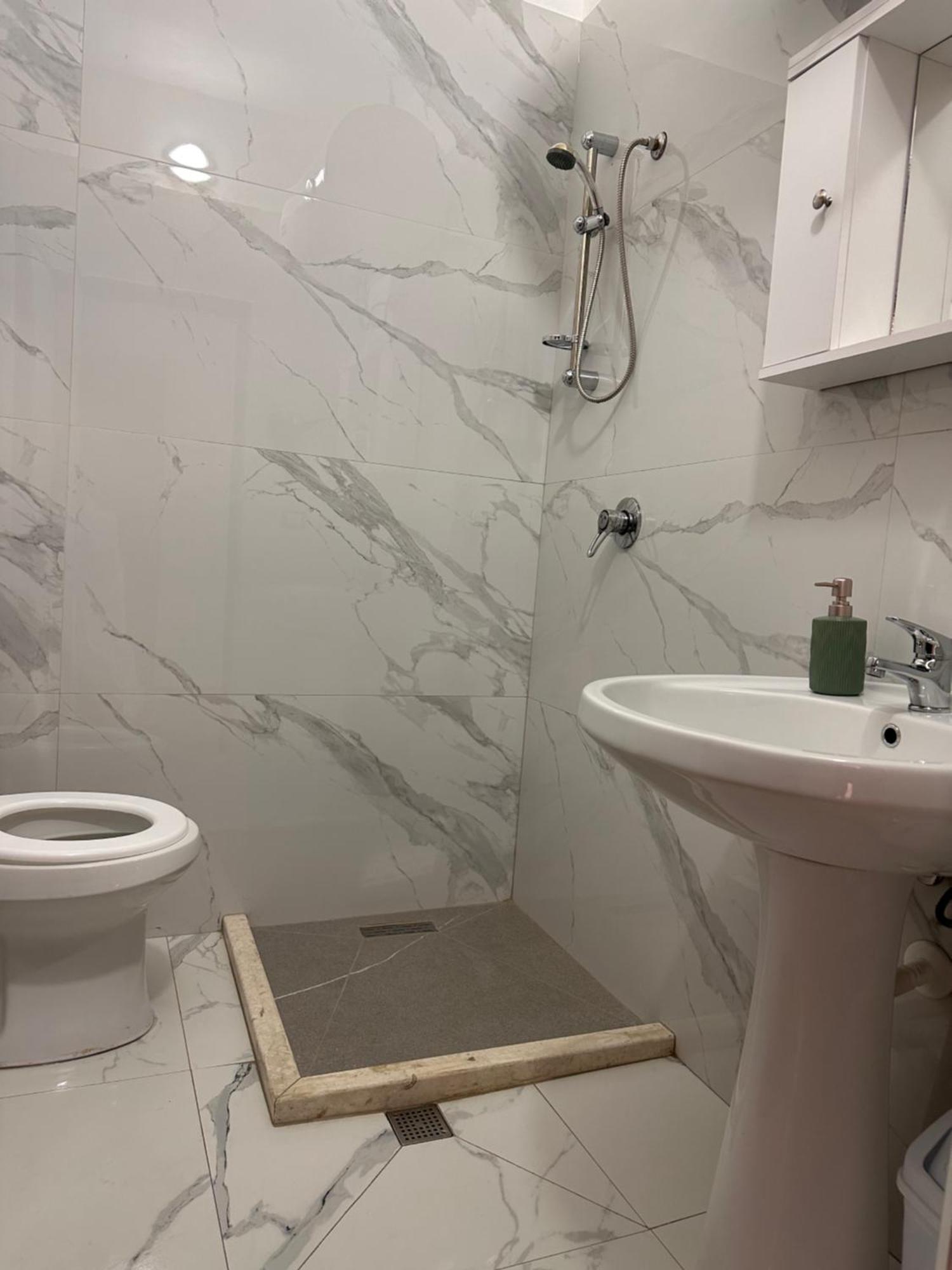 Mabel Rooms Дуррес Екстер'єр фото